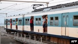 Le secrétaire général du syndicat des transports dénonçait le fait que "plus de 8.300 employés" n'avaient pas encore reçu leur salaire d'octobre.