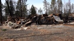 A building in Paradise burned by the fire remains, a reminder of the destructive force of the wildfire. (Elizabeth Lee/VOA)