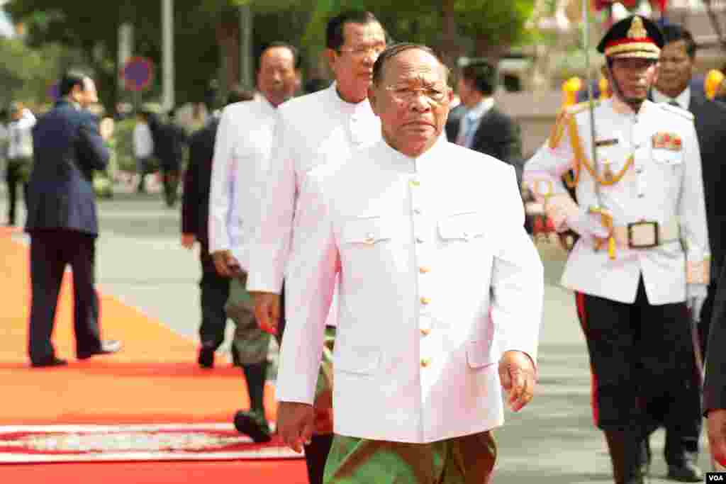 លោក ហេង សំរិន ប្រធានបណ្តោះអាសន្ននៃរដ្ឋសភា ចូលរួម ក្នុងសម័យប្រជុំពេញអង្គលើកទី១ នីតិកាលទី៦ នៅព្រឹកថ្ងៃពុធទី០៥ កញ្ញា ឆ្នាំ ២០១៨។ (ទុំ ម្លិះ/VOA)
