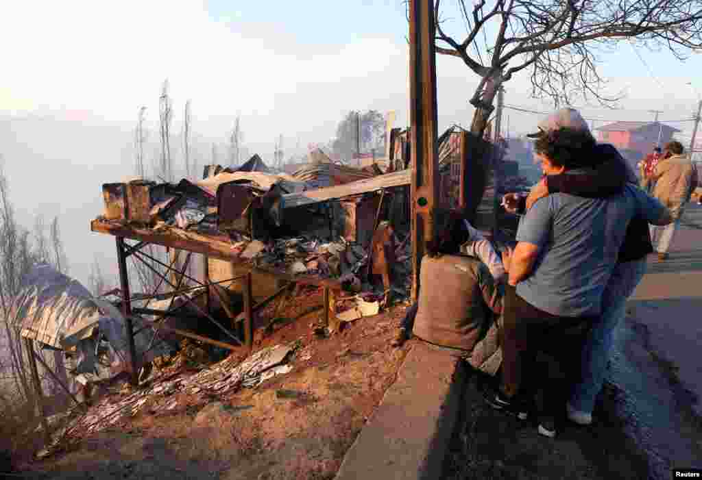 Los habitantes del área, que celebraban la Navidad, debieron abandonar apresuradamente sus viviendas.