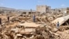 Warga mencari korban selamat di Derna, Libya, Rabu, 13 September 2023. (AP/Yousef Murad)