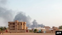 Moshi unapaa angani kutokana na mashambulizi mjini Khartoum. Julai 14 , 2023.