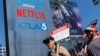 Hollywood သရုပ်ဆောင်၊ စာရေးဆရာ၊ ဇာတ်ညွှန်းဆရာတွေ ဆန္ဒပြ 