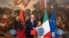 Italia do të ngrejë në Shqipëri dy qendra për pritjen e migrantëve