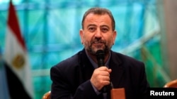 العاروری یکی از بنیانگذاران شاخۀ نظامی حماس است و برخی رسانه‌ها از وی به عنوان فرد شماره دوم گروه حماس یاد کرده اند.