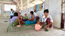 ရခိုင်ပြည်နယ် ပေါက်တောမြို့နယ်အတွင်း စစ်ကောင်စီနဲ့ ရခိုင်လက်နက်ကိုင် AA တပ်ဖွဲ့အကြား တိုက်ပွဲတွေကြောင့် နေရပ်စွန့်ခွာထွက်ပြေးလာကြသူများကို ယာယီစစ်ရှောင်စခန်းမှာတွေ့ရစဉ် (နိုဝင်ဘာ ၂၃၊ ၂၀၂၃)
