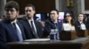 Dari kiri ke kanan: Jason Citron, CEO Discord; Evan Spiegel, CEO Snap; Shou Zi Chew, CEO TikTok; Linda Yaccarino, CEO X; dan Mark Zuckerberg, CEO Meta, saat memberikan kesaksian di sidang Komite Kehakiman Senat AS di Washington, DC, Rabu 31 Januari 2024. 