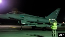 เครื่องบินรบ RAF Typhoon FGR4 ของอังกฤษ เตรียมการโจมตีใส่เป้าหมายกลุ่มฮูตีในเยเมน (ภาพจากกระทรวงกลาโหมอังกฤษ / เอเอฟพี) 