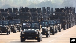 Militer Myanmar usai parade untuk memperingati Hari Angkatan Bersenjata Myanmar ke-78 di Naypyitaw, Myanmar, 27 Maret 2023 lalu (foto: ilustrasi).