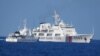 Sebuah kapal Penjaga Pantai China (kanan) diduga memblokir kapal patroli Penjaga Pantai Filipina Malabrigo di dekat Second Thomas Shoal di laut China Selatan yang disengketakan. (Foto: via AFP)
