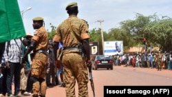 Le régime du capitaine Ibrahim Traoré, qui a adopté une stratégie très offensive contre les groupes jihadistes, est accusé par les ONG de causer de nombreuses pertes civiles.