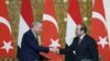 Presidenti i Turqisë, Recep Tayyip Edrogan dhe homologu i tij egjiptian, Abdel Fatah el-Sissi. Kajro, Egjipt, 2024.
