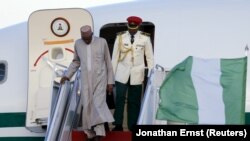 Muhammadu Buhari ne se représente pas après deux mandats (comme le veut la Constitution).