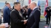 Pemimpin Korea Utara Kim Jong Un berjabat tangan dengan Presiden Rusia Vladimir Putin di fasilitas peluncuran roket Kosmodrom Vostochny di Oblast Amur, Rusia Timur Jauh, 13 September 2023 dalam gambar yang dirilis oleh Kantor Berita Korea Utara (KCNA).