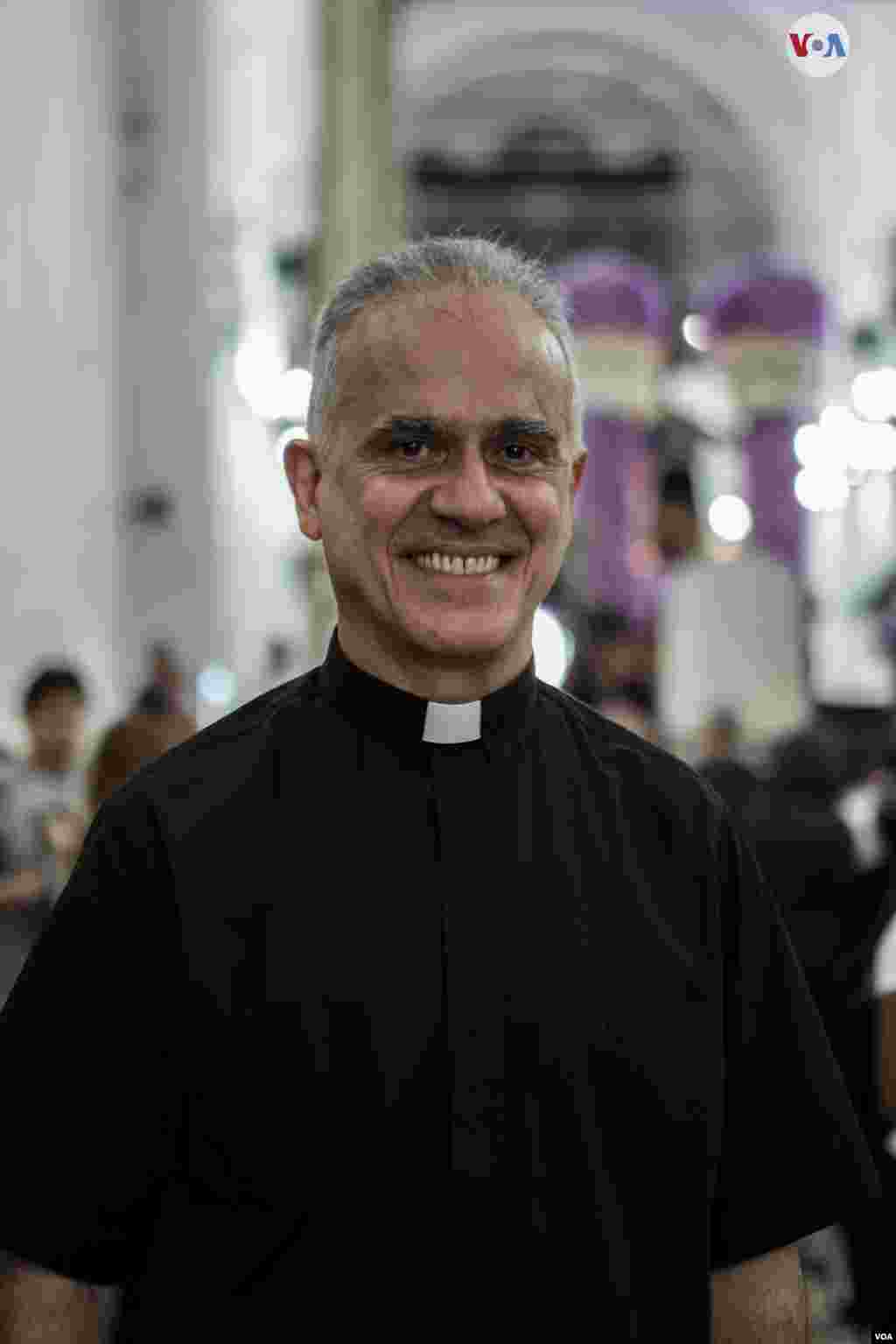 Armelin De Sousa, párroco Iglesia Basílica de Santa Teresa señala que este año se ha recuperado el ambiente festivo por completo. 
