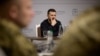 Украинскиот претседател Володимир Зеленски присуствува на состанок со највисоките воени претставници додека го посетува регионот Харков, 16 мај 2024 година 