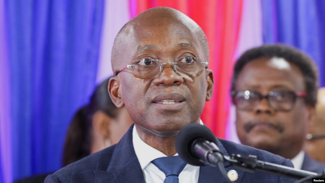 Nouvo Premye Minis enterime Ayiti, Michel Patrick Boisvert, pran la pawol pandan seremoni enstalasyon Konsey Prezidansyel Tranzisyon an, nan Potoprens, 25 Avril, 2024. 