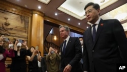 2023年6月18日，中国外长秦刚同前一天到达北京的美国国务卿布林肯一同走入北京钓鱼台国宾馆。（媒体联访照片）