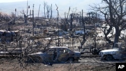 Rumah dan mobil yang hancur di Lahaina, Hawaii, Minggu, 13 Agustus 2023. (AP/Rick Bowmer)