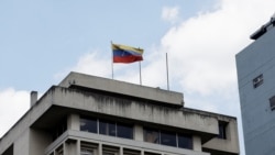 Futuro incierto sobre los seis opositores venezolanos resguardados en la embajada de Argentina en Caracas. 