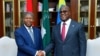 João Lourenço (G) mokonzi ya Angola mpe mobondi ya Union africaine na matata na monyele ya Ekolo Congo démocratique akutani na masolo na président Félix Tshisekedi ya RDC na Kinshasa, 12 sanza ya mwambe 2024. (Présidence RDC)