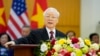 Sekretaris Jenderal Vietnam Nguyen Phu Trong dan Presiden AS Joe Biden (tidak tampak dalam foto, menyampaikan kata sambutan di kantor pusat Partai Komunis Vietnam, di Hanoi, 10 September 2023. (Foto: Evan Vucci/AP Phhoto)