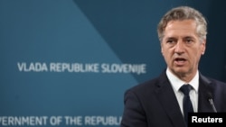 Perdana Menteri Slovenia Robert Golob berbicara dalam konferensi pers terkait pengakuan atas kedaulatan Palestina, di Ljubljana, Slovenia, pada 30 Mei 2024. (Foto: Reuters/Borut Zivulovic)