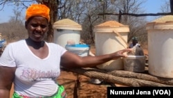 Mumwe wevanotengesera parutivi pemugwagwa, Amai Angeline Chaka.