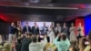 Nueve de los trece candidatos participaron en el acto de la firma, los otros cuatro a través de un video testimonial. 