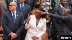 Katibu Mtendaji wa Umoja wa Mataifa wa Mkataba wa Mfumo wa Mabadiliko ya Hali ya Hewa (UNFCCC) Simon Stiell akiwa na viongozi wengine huko Nairobi, Septemba 4 2023. Picha na REUTERS/John Muchucha