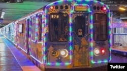 Kereta luncur Sinterklas kota Chicago. (Twitter/@ChiHolidayTrain)