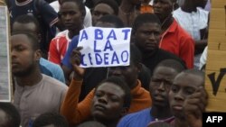 Des manifestants nigériens exprimant leur soutien au coup d'Etat