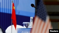 资料照：联合国安理会五个常任理事国--中国、法国、俄罗斯、英国和美国在北京举行相关《不扩散核武器条约》的会议会场上的中美两国国旗。 （2019年1月30日）