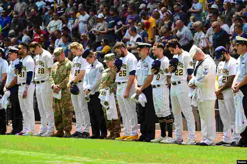 Minutos antes del inicio del juego entre los Milwaukee Brewers y los San Francisco Giants, se realizó un homenaje en el Día de los Caídos, que se celebra durante el fin de semana en Estados Unidos.