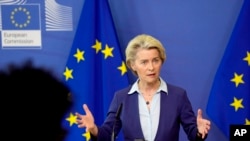 우르줄라 폰데어라이엔 유럽연합(EU) 집행위원장이 20일 벨기에 브뤼셀 EU 본부에서 기자회견하고 있다.