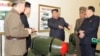 Pemimpin Korea Utara Kim Jong Un (tengah) memeriksa proyek persenjataan nuklir di lokasi yang tidak diketahui di Korea Utara. (Foto: KCNA VIA KNS/AFP)