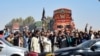 پاکستان د تېر کال د اکتوبر په میاشت کې افغانستان ته د سفر دپاره د پاسپورټ او ويزې شرط لازمي کړو چې په ضد يې د چمن ‏خلکو پرلت شروع کړو چې تر اوسه دوام لري