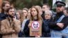 Протести, пожари на гласачки места, молотови коктели и кинење на пасоши го одбележаа последниот ден на руските избори