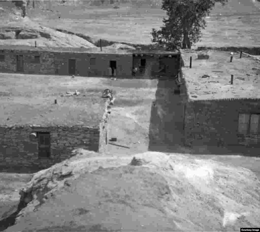 Western Navajo (Blue Canyon) Boarding School, Algert, Arizona, ca. 1901-1903. Museum of Northern Arizona (MS-74-2-81).