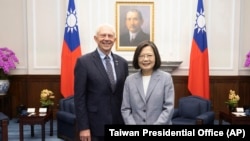 གྲོས་ཚོགས་འོག་མའི་འཐུས་མི་ཇཱེཀ་བྷར་གྷ་མན་དང་སྲིད་འཛིན་ཚེ་དབྱིན་ཝེན་ལ་ཐུག་འཕྲད་སྐབས་