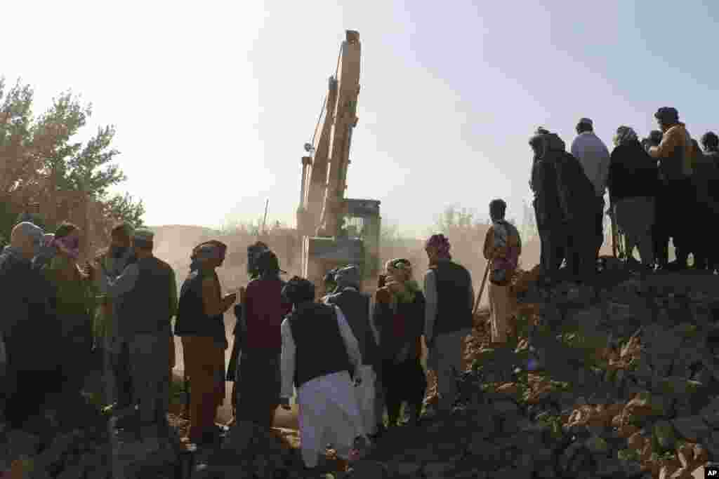 کمیتهٔ بین‌المللی صلیب سرخ خواستار کمک‌های فوری جهانی به زلزله‌زدگان در افغانستان شده است.