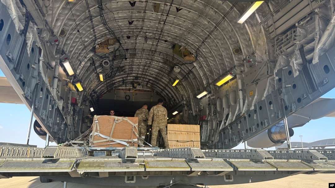 Američki avion C-17, sa isporukama američke municije Izraelu, u vazdušnoj bazi Nevatim u Izraelu, 13. oktobra 2023. 