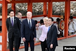 在日本廣島參加G7峰會的領導人參觀日本古蹟嚴島神社。（2023年5月19日）