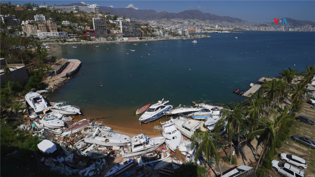 Yates varados, dañados por el paso del huracán Otis, en el puerto de Acapulco, México, el 12 de noviembre de 2023. 