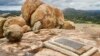 La tombe du colon britannique Cecil Rhodes, dans le parc national de Matobo au Zimbabwe.
