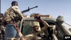 Kikosi cha Rapid Support Forces (RSF) kikiwa katika wilaya ya Nile huko Khartoum, tarehe 23 Aprili 2023. Picha na RSF) / AFP. 