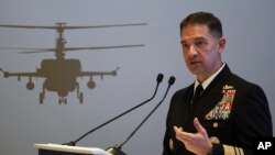 资料照片：负责美国海军中东行动的海军中将布拉德·库珀。
