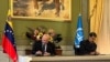 El fiscal de la CPI, Karim Khan y el presidente Nicolás Maduro en junio durante la firma de un memorando de entendimiento para establecer una oficina en Caracas.