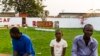 ARCHIVES - Des gens sont assis devant la brasserie locale MOCAF le 17 décembre 2013 à Bangui.