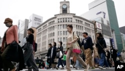日本东京商业区银座的行人。（2023年3月31日）